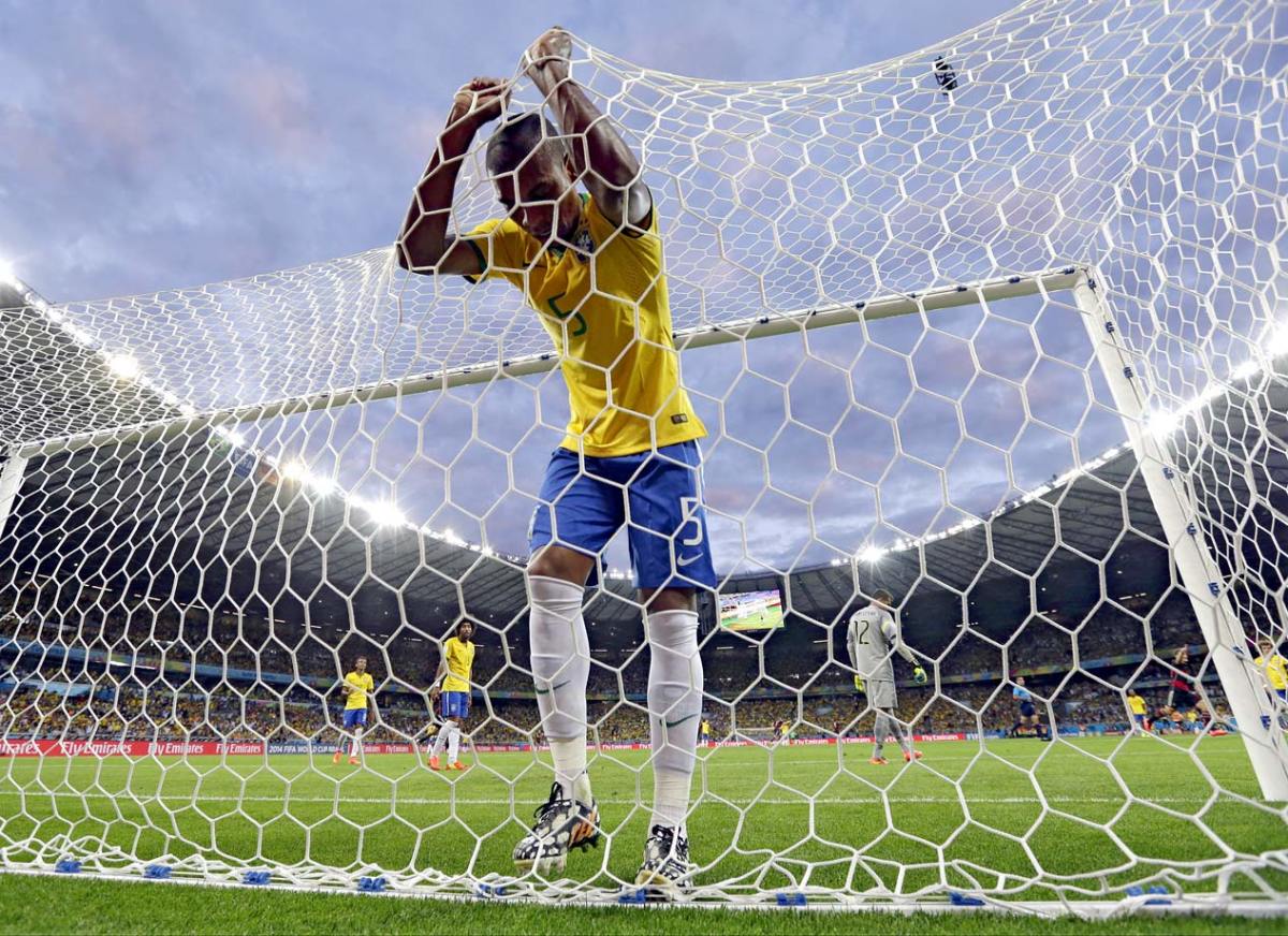 2014-Brazil-Germany-World-Cup-Fernandinho.jpg