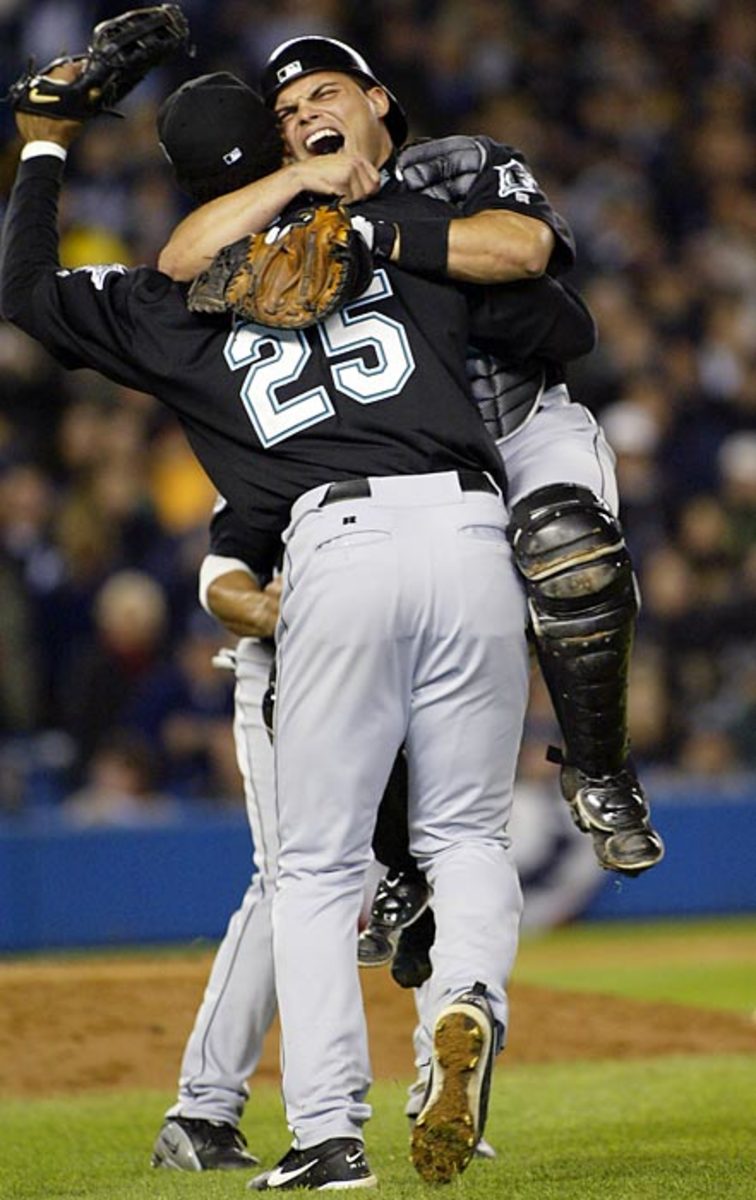 Marlins defeat Yankees, 4-2