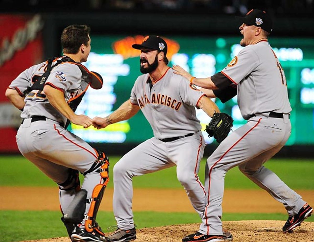 Giants defeat Rangers, 4-1