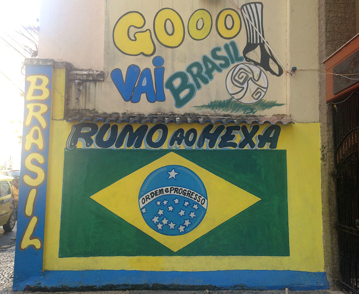 soccer-graffiti-mural-rio-IMG_8433.jpg