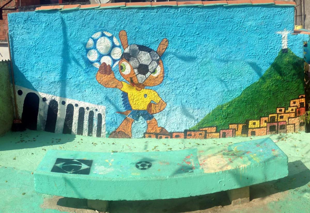 soccer-graffiti-mural-rio-IMG_8413.jpg