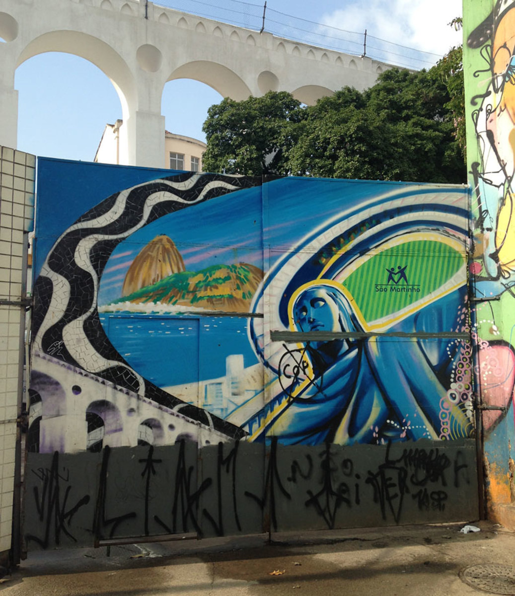 soccer-graffiti-mural-rio-IMG_8501.jpg