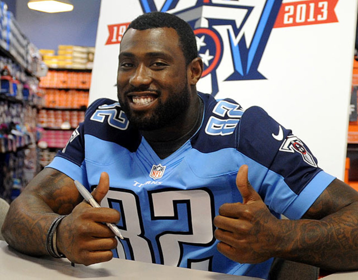 130718130420-tennessee-titans-delanie-walker-single-image-cut.jpg