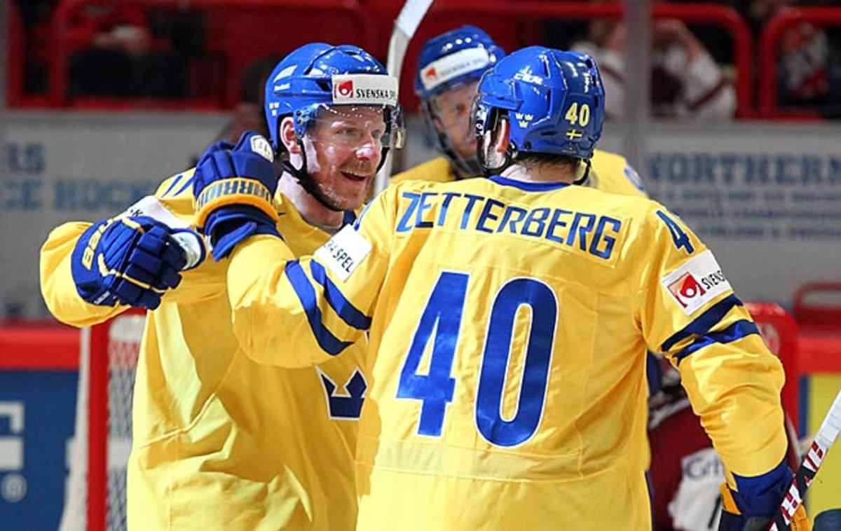 Daniel Alfredsson and fellow Red Wing Henrik Zetterberg will play for Team Sweden in Sochi.