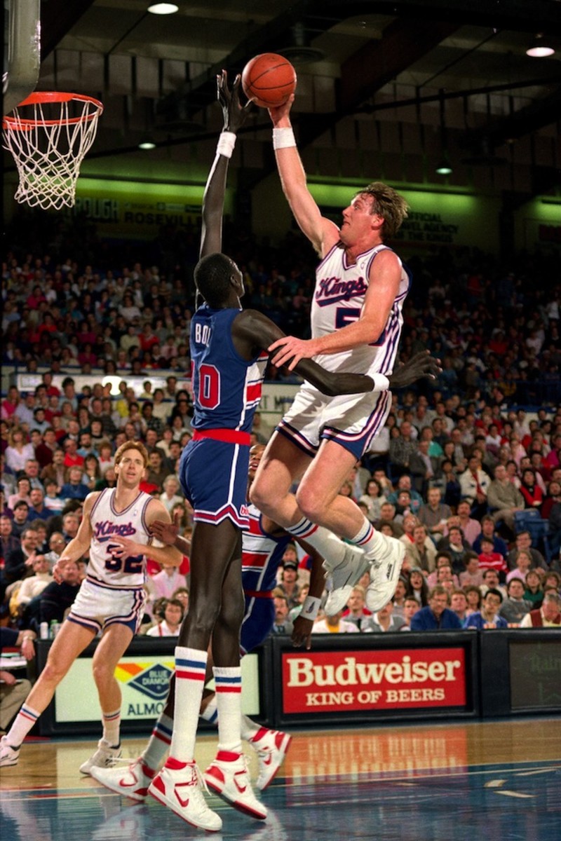 Manote Bol #10 of the Washington Bullets blocks a shot attempt by Mark Olberding #53 of the Sacramento Kings during a game played on February 14, 1987 at Arco Arena in Sacramento, California.
