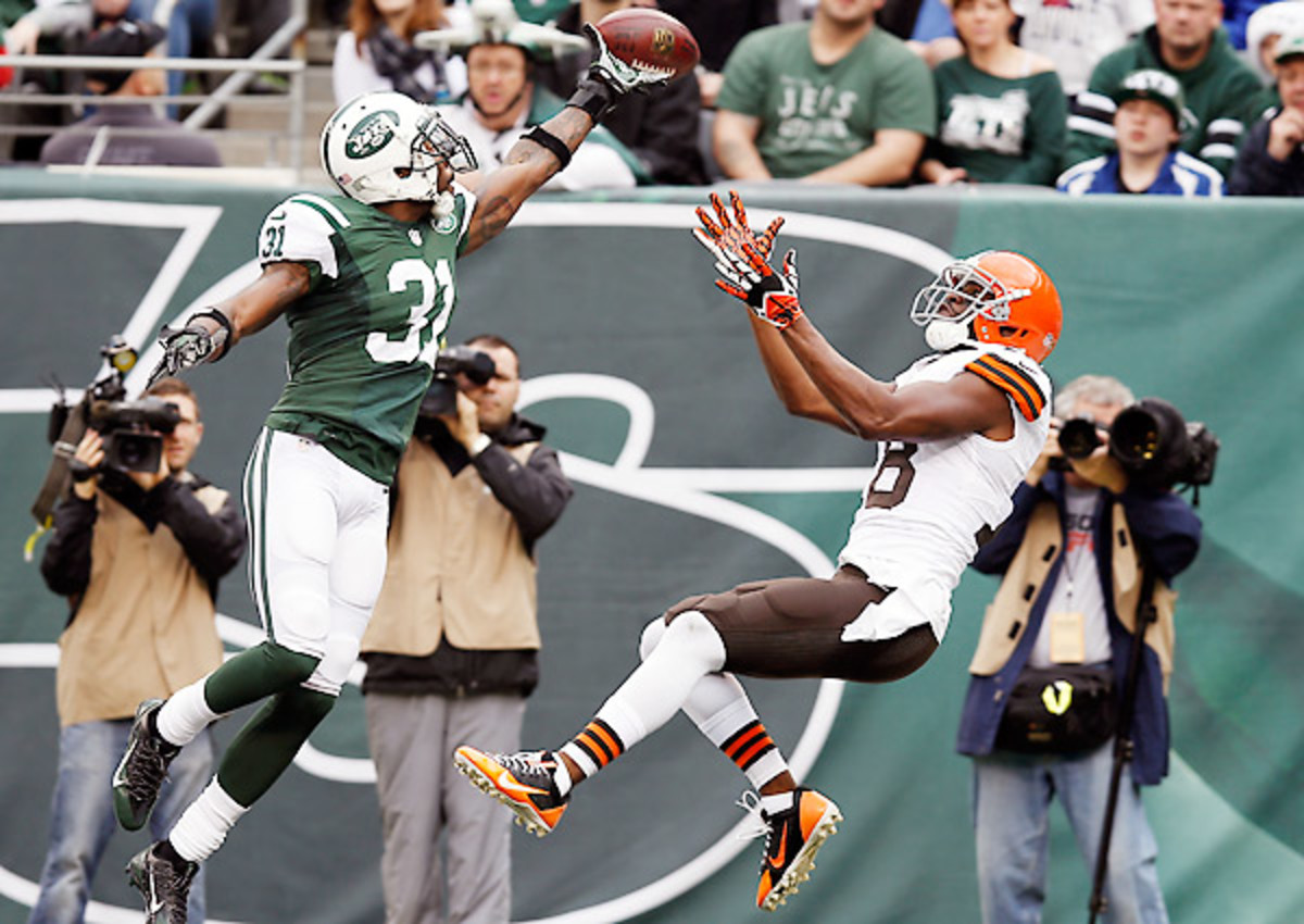 Antonio Cromartie will join a stacked Cardinals secondary with Patrick Peterson, Jerraud Powers and Tyrann Mathieu.