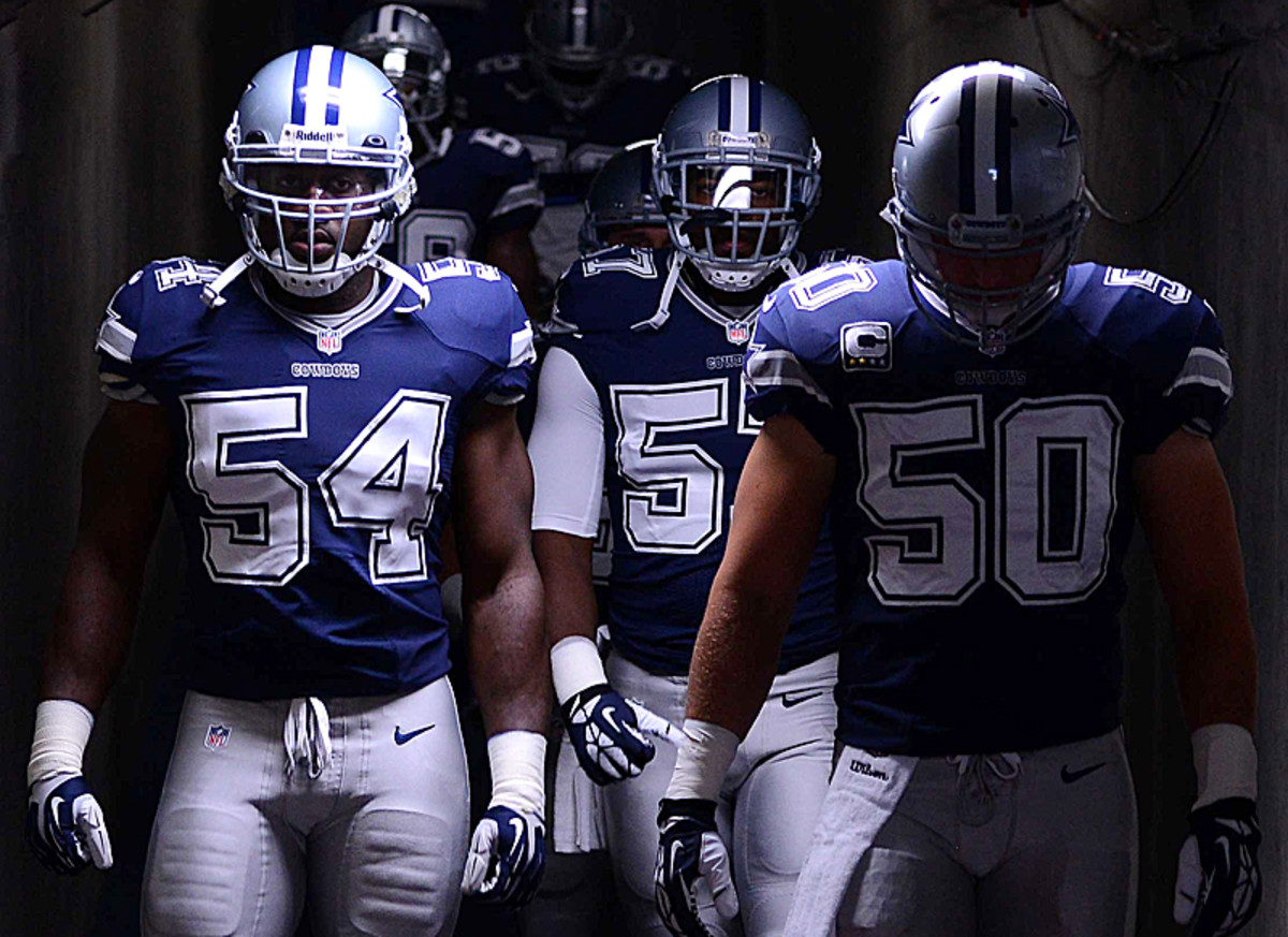 With top linebacker Sean Lee (50) out with a torn ACL, it's dark days ahead for the Cowboys' defense. (Donald Miralle/Getty Images)