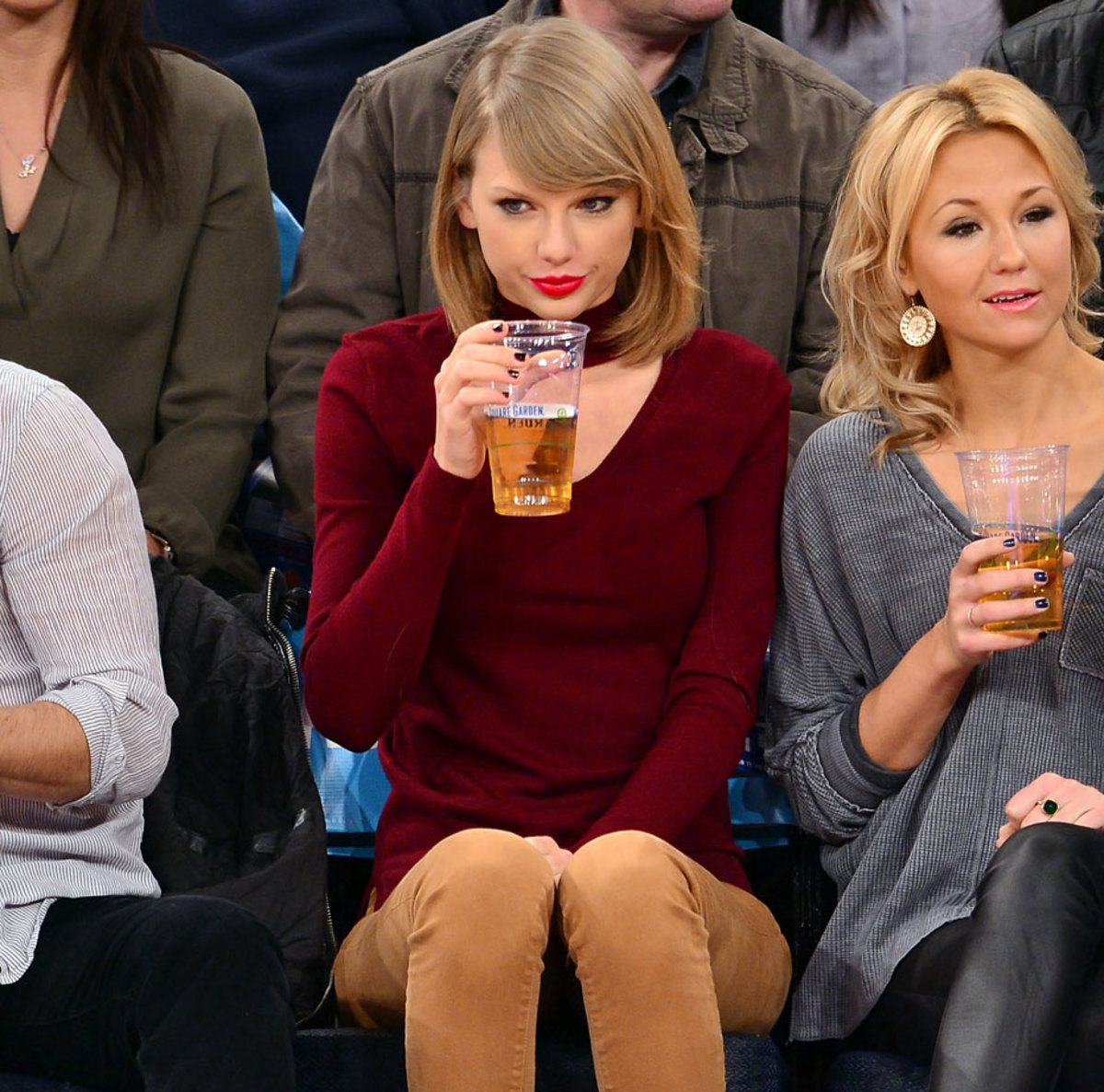 Taylor-Swift-Knicks-game-458901152.jpg