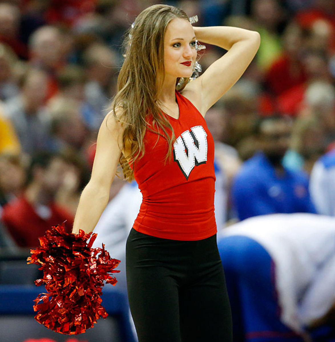 140326180820-wisconsin-cheerleaders-169f707898ee4385bde148fa5e16a425-0-single-image-cut.jpg