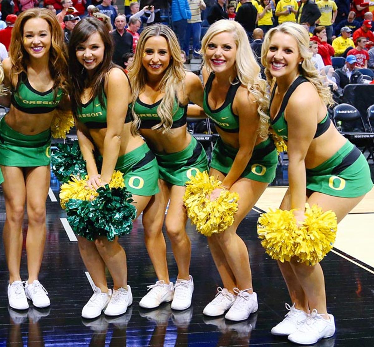 140326180719-oregon-cheerleaders-164032214-8701-oregon-v-wisconsin2-single-image-cut.jpg