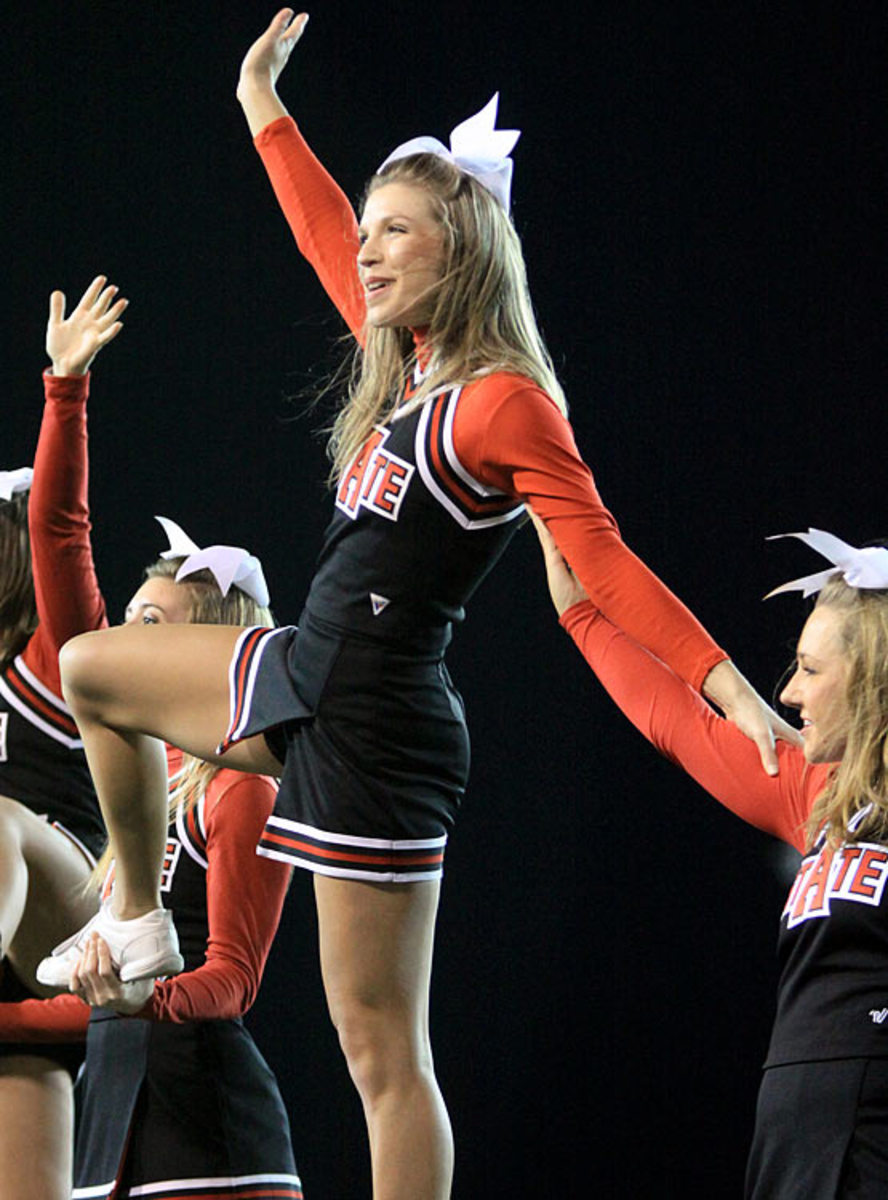 140107112705-godaddy-bowl-arkansas-state-cheerleaders-icon-25630503-single-image-cut.jpg