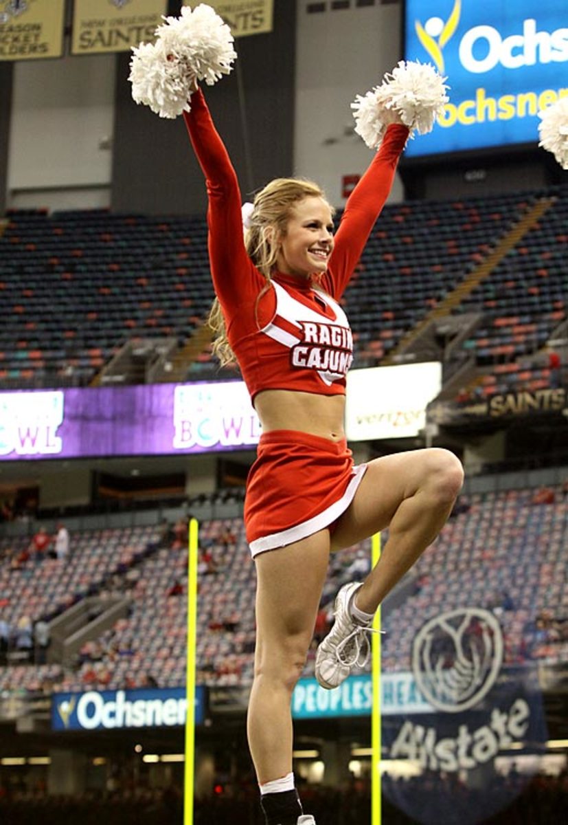 140103163431-new-orleans-bowl-louisiana-lafayette-cheerleaders-25435353-single-image-cut.jpg