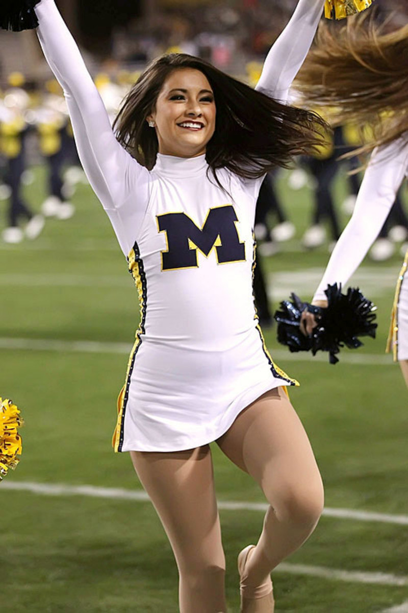 140103163108-buffalo-wild-wings-bowl-michigan-cheerleaders-michigan-dance-bruce-yeung-a08x8994-single-image-cut.jpg