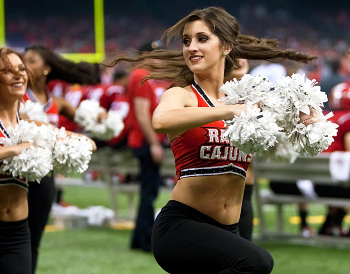 140103163434-new-orleans-bowl-louisiana-lafayette-cheerleaders-axa20131221460-louisiana-lafayette-v-t-single-image-cut.jpg