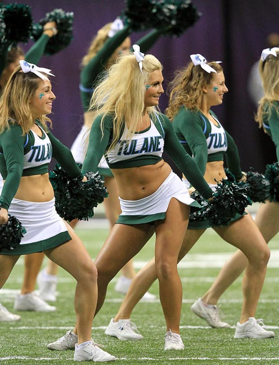 140103163437-new-orleans-bowl-tulane-cheerleaders-25435423-single-image-cut.jpg