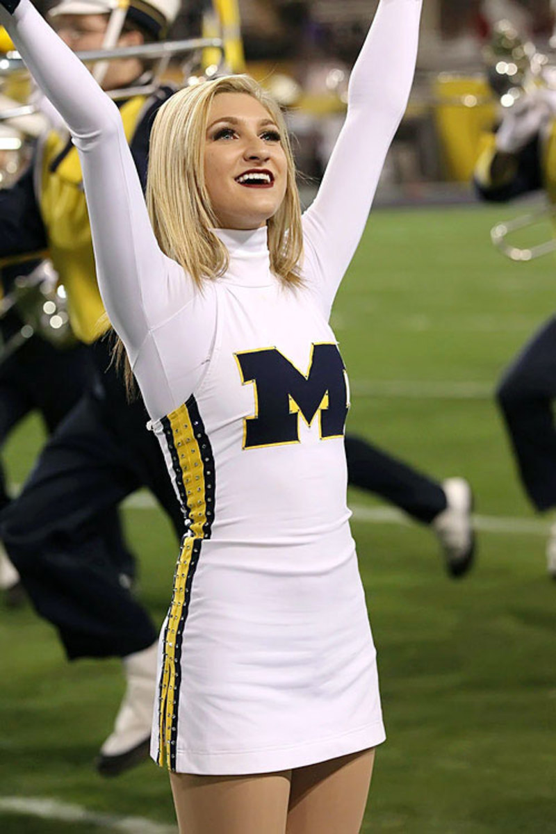 140103163106-buffalo-wild-wings-bowl-michigan-cheerleaders-michigan-dance-bruce-yeung-a08x8955-single-image-cut.jpg