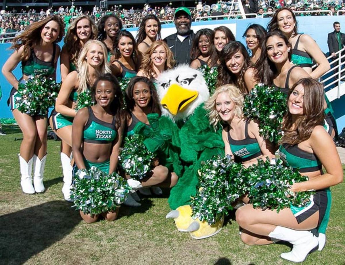 140103163240-heart-of-dallas-bowl-north-texas-cheerleaders-cey1401011575-ntxvsunlv-single-image-cut.jpg