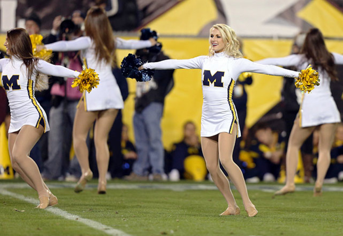 140103163045-buffalo-wild-wings-bowl-michigan-cheerleaders-3175066-kstate-v-michigan-single-image-cut.jpg