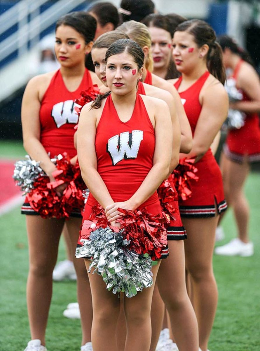 140103163117-capital-one-bowl-wisconsin-cheerleaders-cda14101283-south-carolina-vs-wisconsi-single-image-cut.jpg