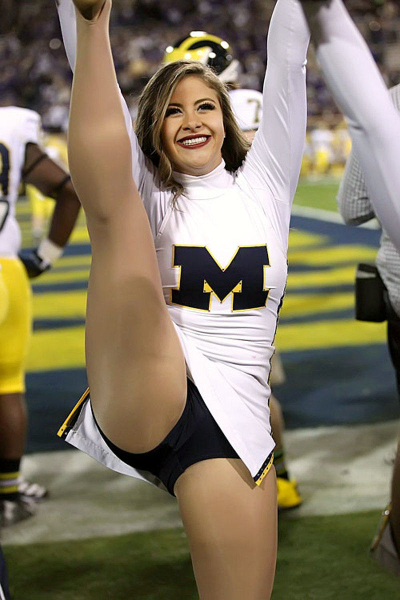 140103163059-buffalo-wild-wings-bowl-michigan-cheerleaders-michigan-dance-bruce-yeung-a08x8779-single-image-cut.jpg