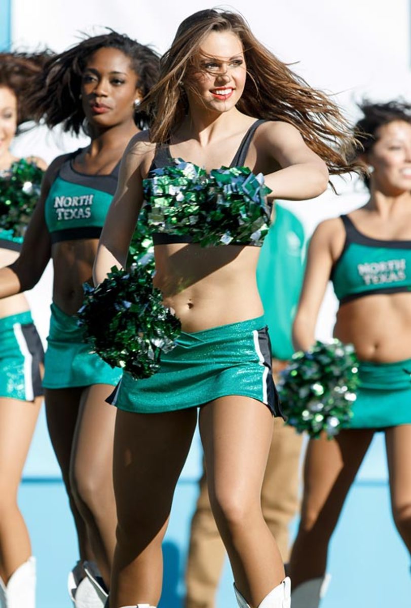 140103163244-heart-of-dallas-bowl-north-texas-cheerleaders-cey1401012796-ntxvsunlv-single-image-cut.jpg