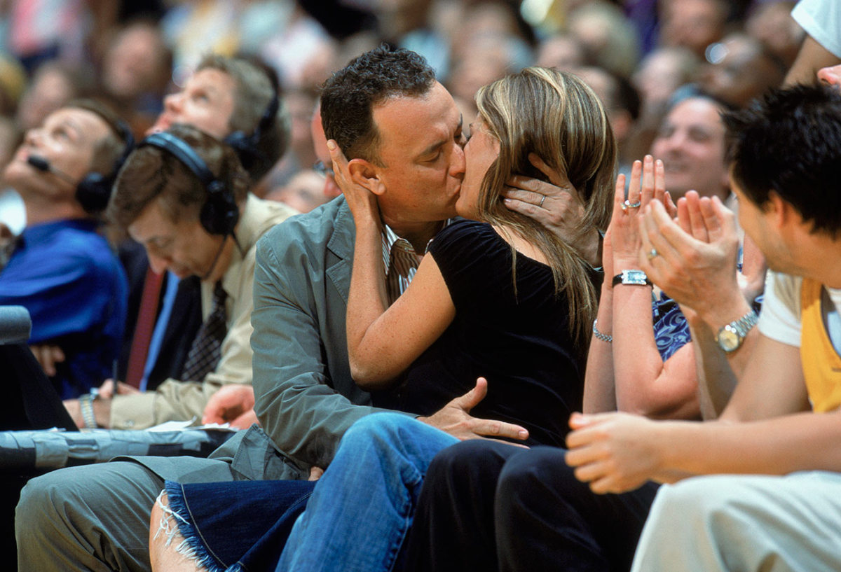 2004-0515-Tom-Hanks-Rita-Wilson-kissing.jpg