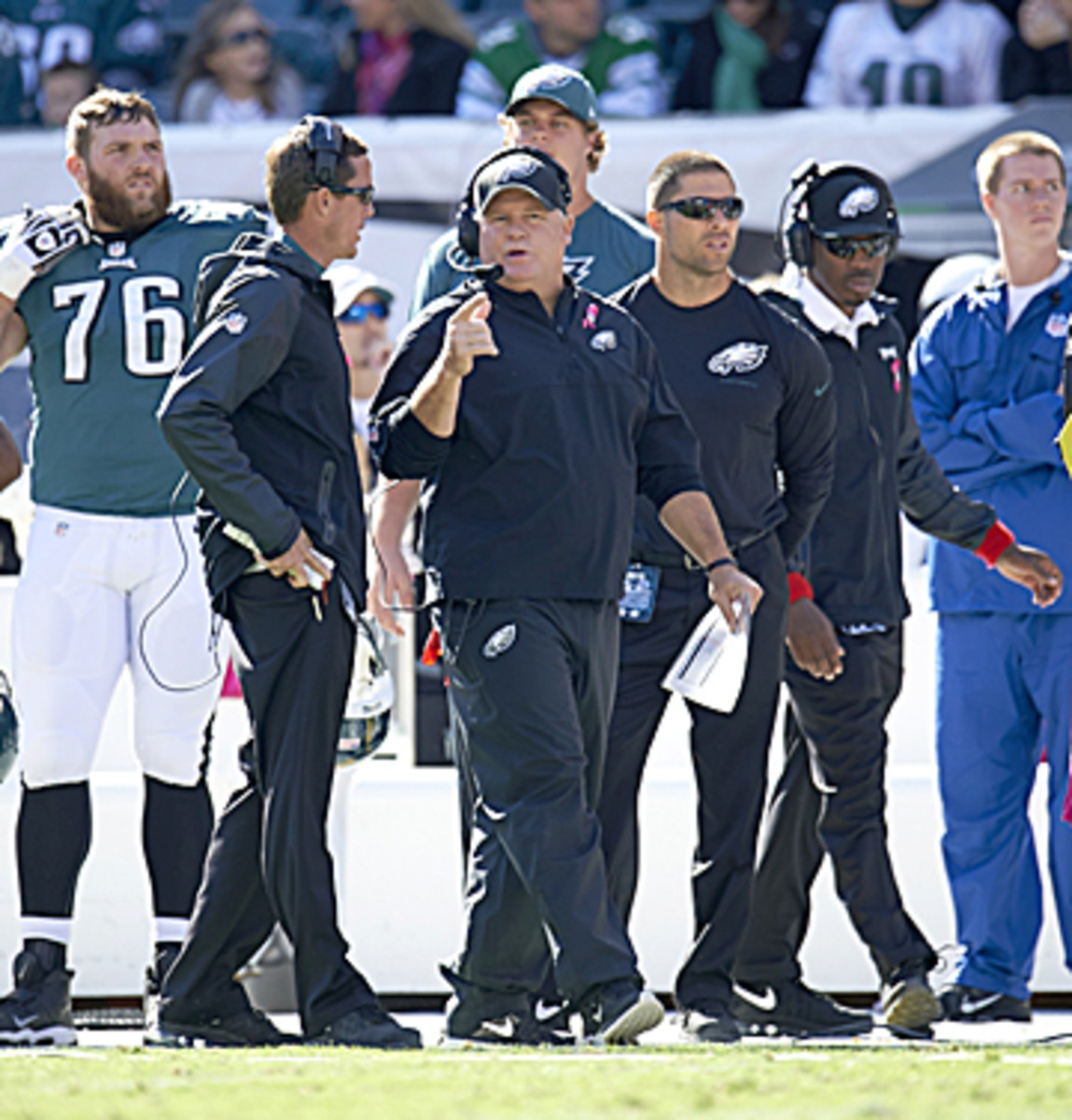 Chip Kelly's offense relies on tempo and intelligent play designs rather than gimmicks. (Al Tielemans /Sports Illustrated)