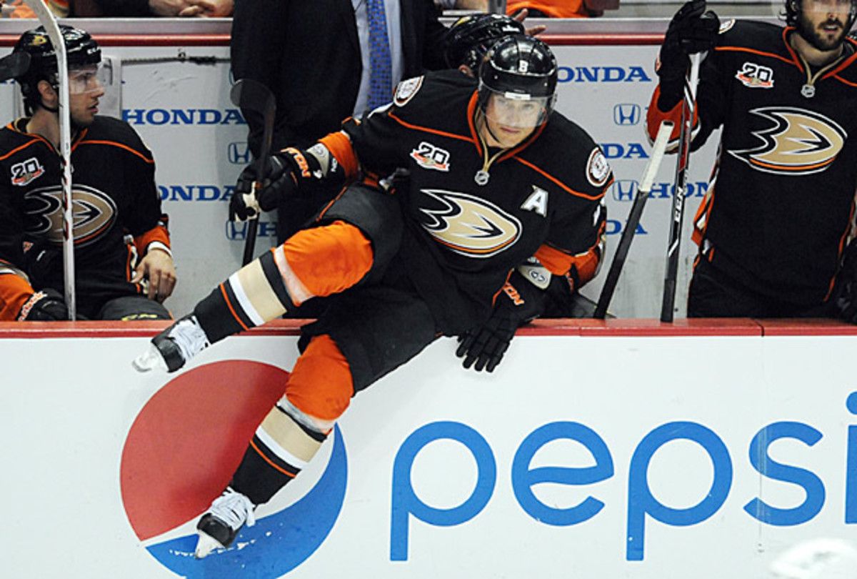 Teemu Selanne of the Anaheim Ducks
