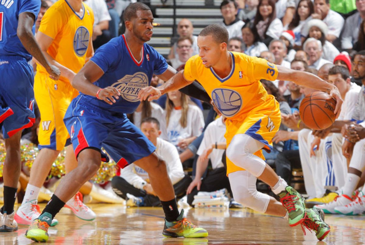 With Andrew Bogut out, Stephen Curry and the Warriors will likely turn to small ball against the Clips.