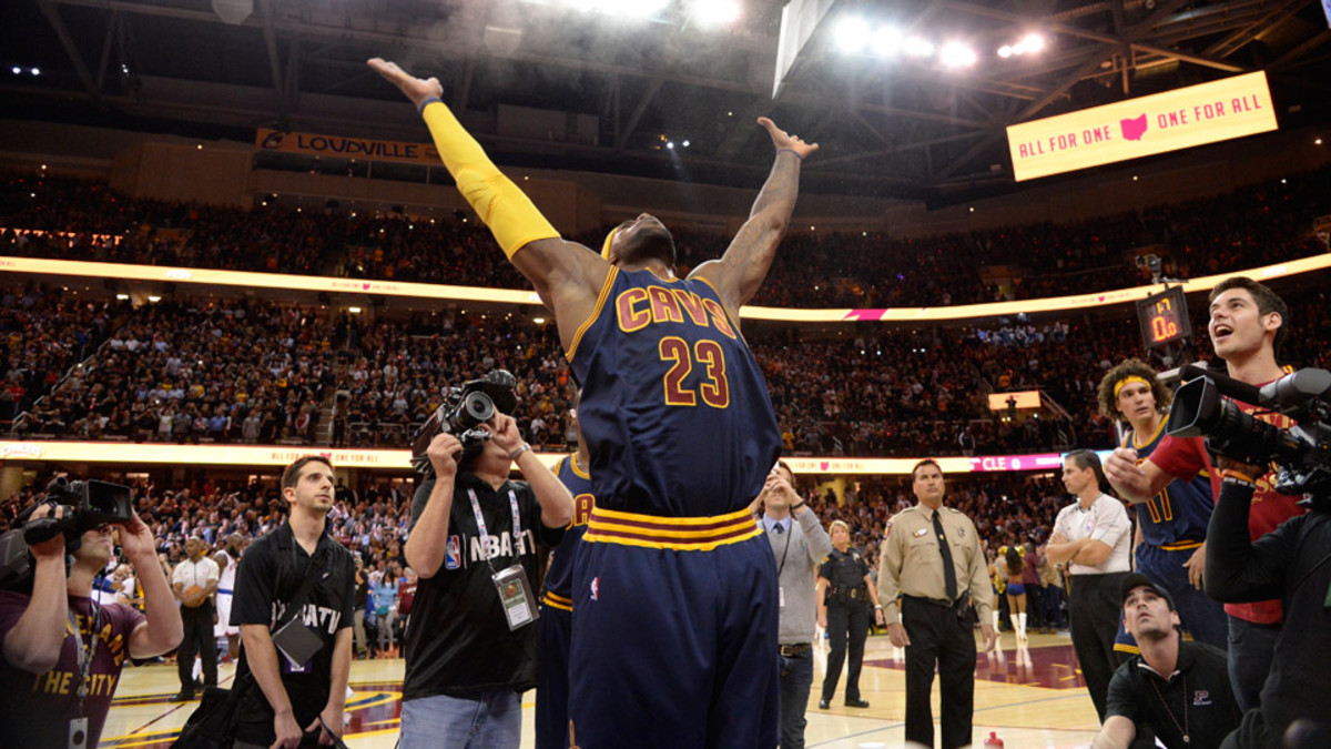 LeBron James' chalk toss, elaborate introductions open Cavaliers