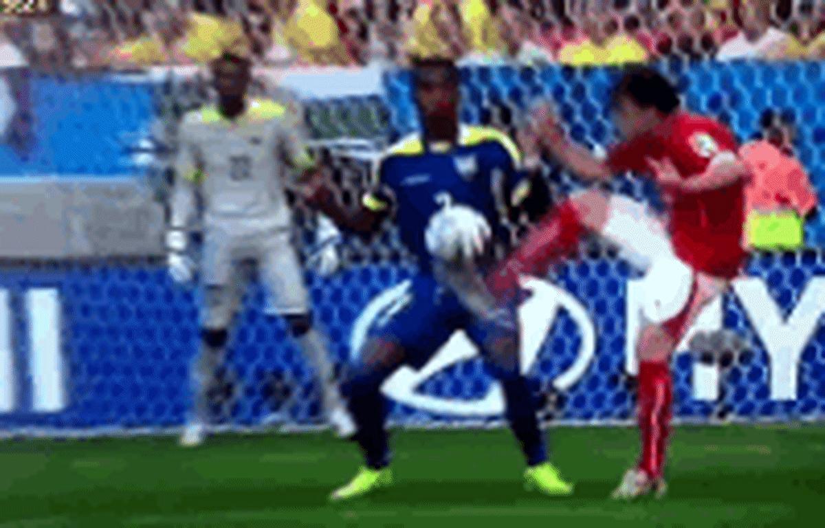 Admir-Mehmedi-switzerland-world-cup-dive.gif