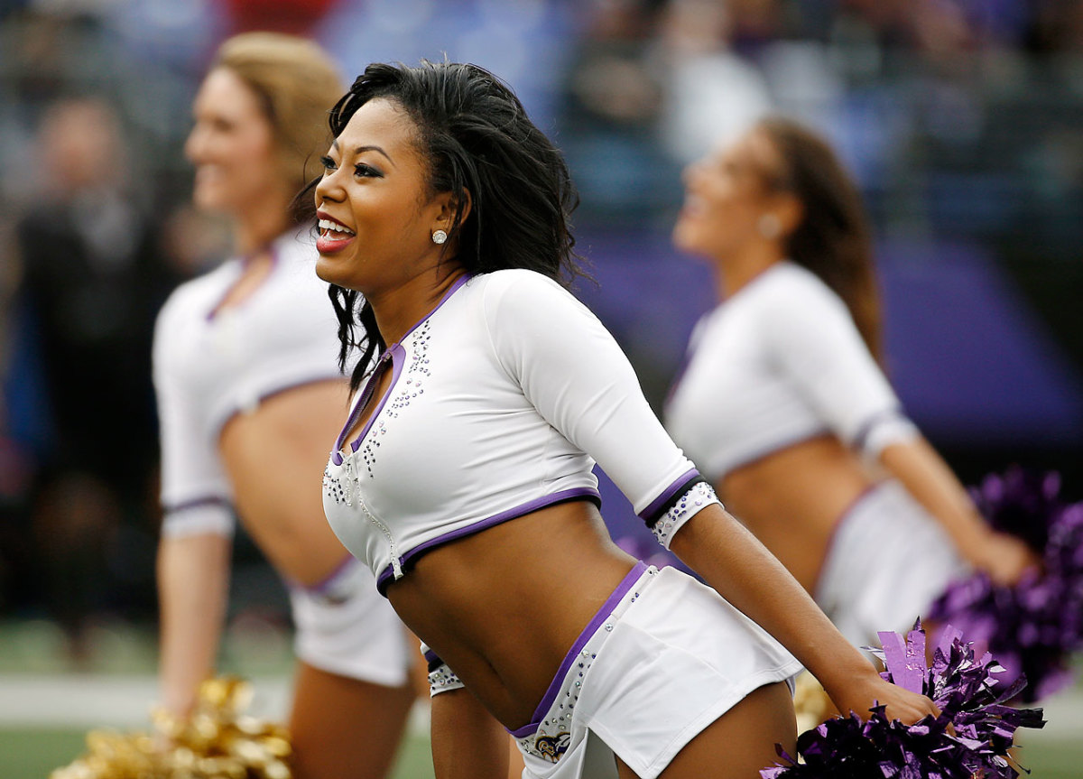 Baltimore-Ravens-cheerleaders-AP68181760369_5.jpg