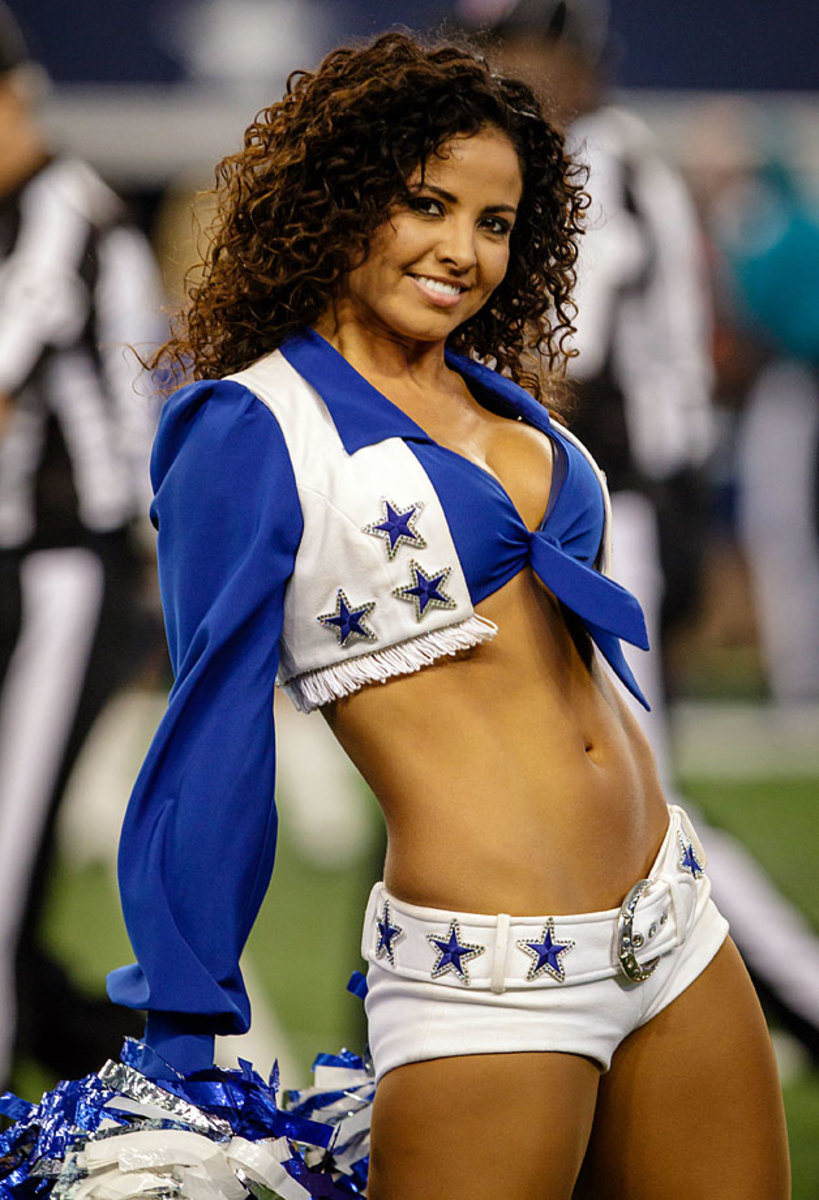 Dallas-Cowboys-cheerleaders-CEY141127885_EAGLES_AT_COWBOYS.jpg