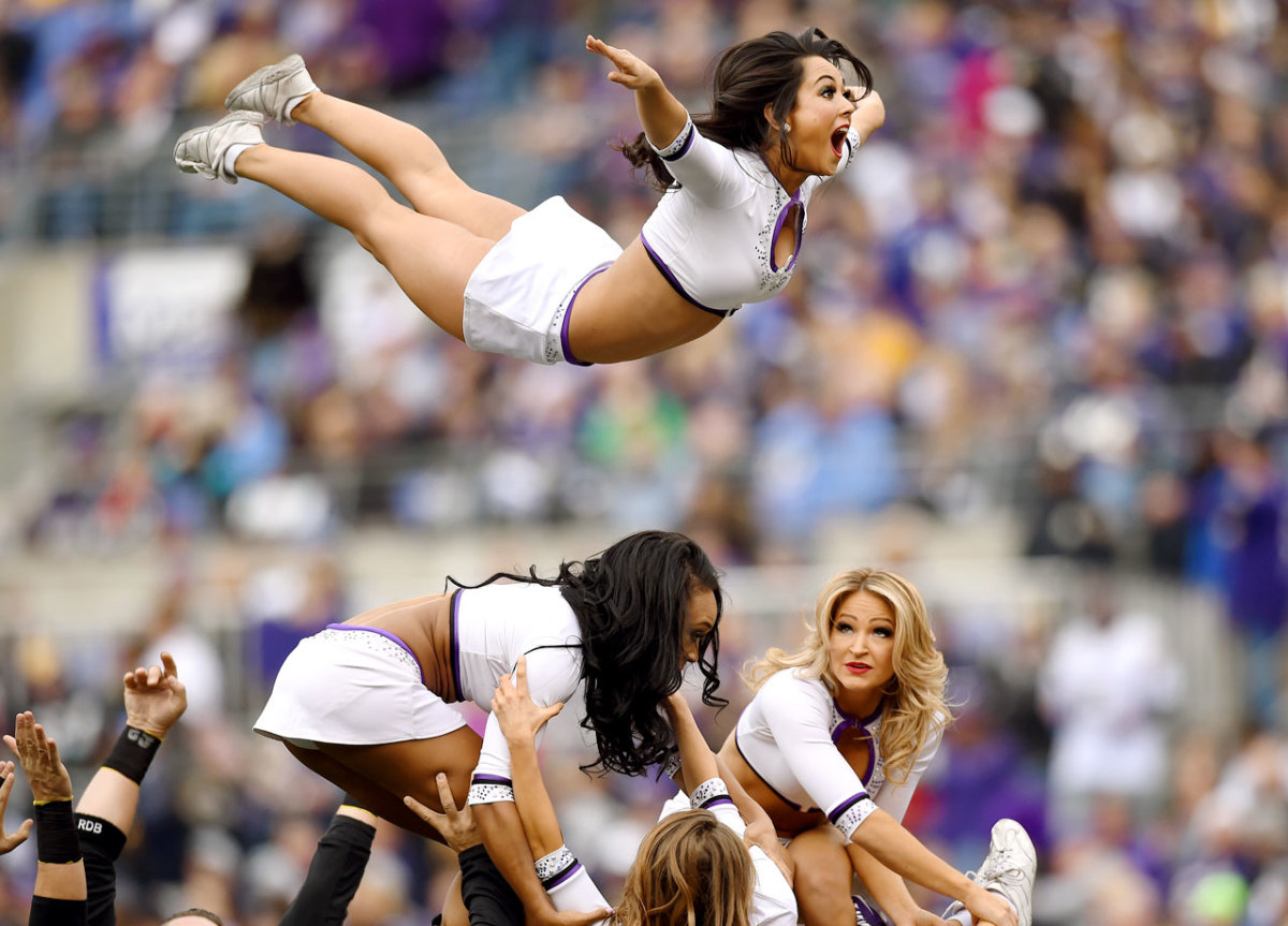 Baltimore-Ravens-cheerleaders-459777988_10.jpg