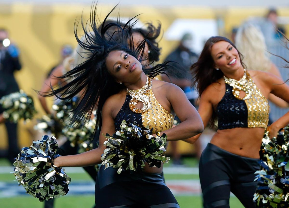 Jacksonville-Jaguars-The-Roar-cheerleaders-AP442135933821_8.jpg