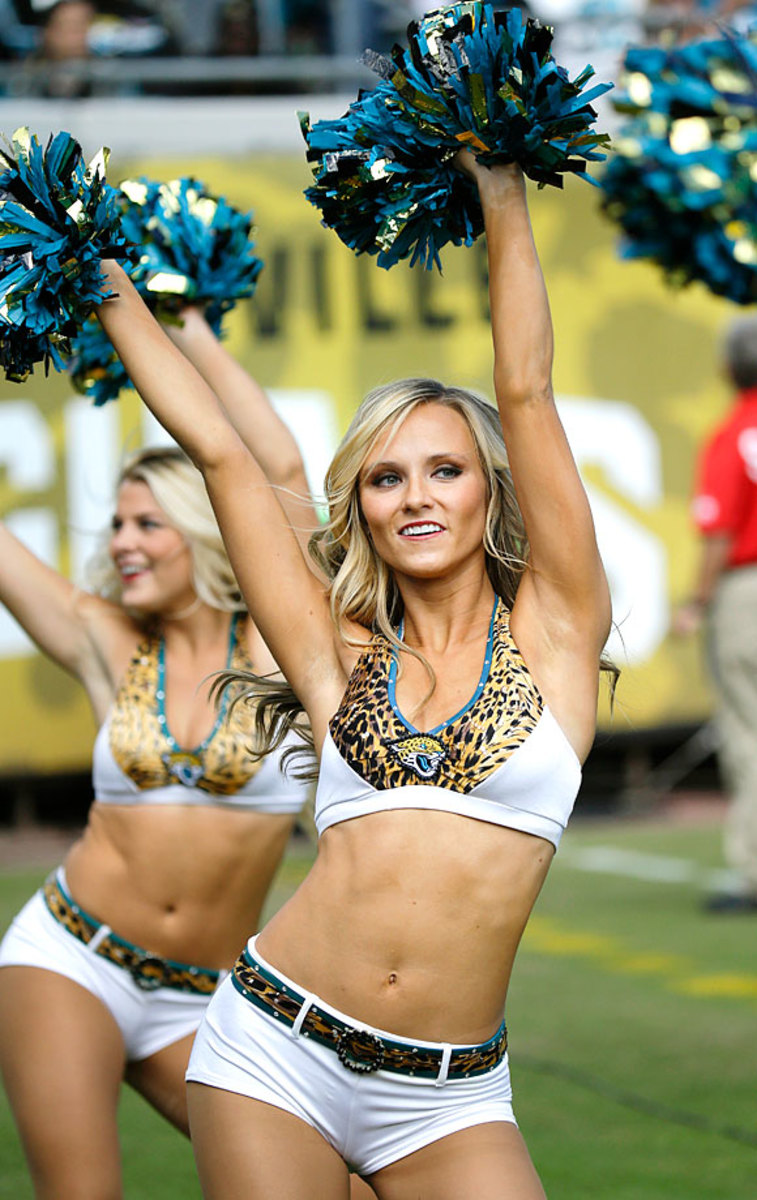 Jacksonville-Jaguars-The-Roar-cheerleaders-AP300544830071_9.jpg