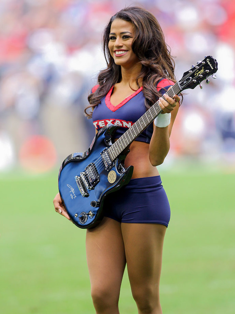 Houston-Texans-cheerleaders-DBA141130_Titans_vs_Texans018.jpg