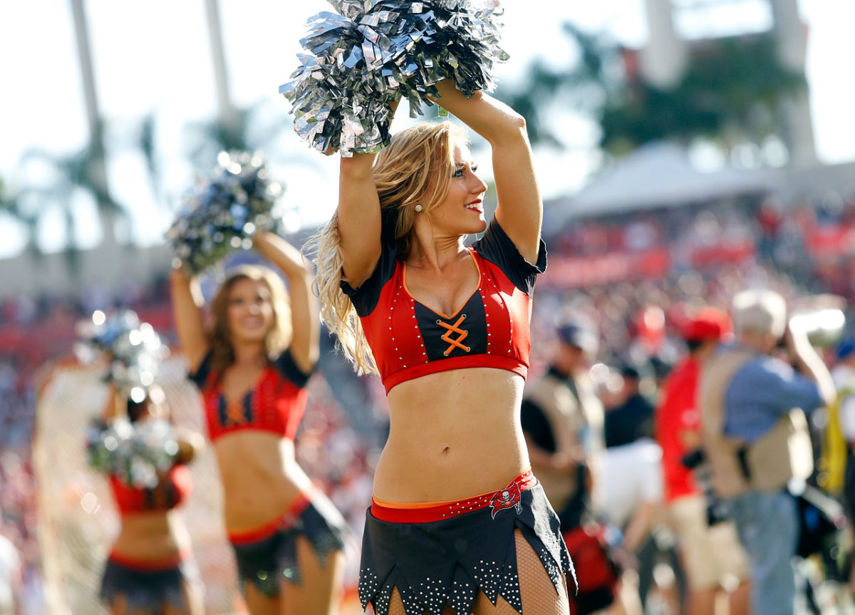 Tampa-Bay-Buccaneers-cheerleaders-AP34701336050_12.jpg