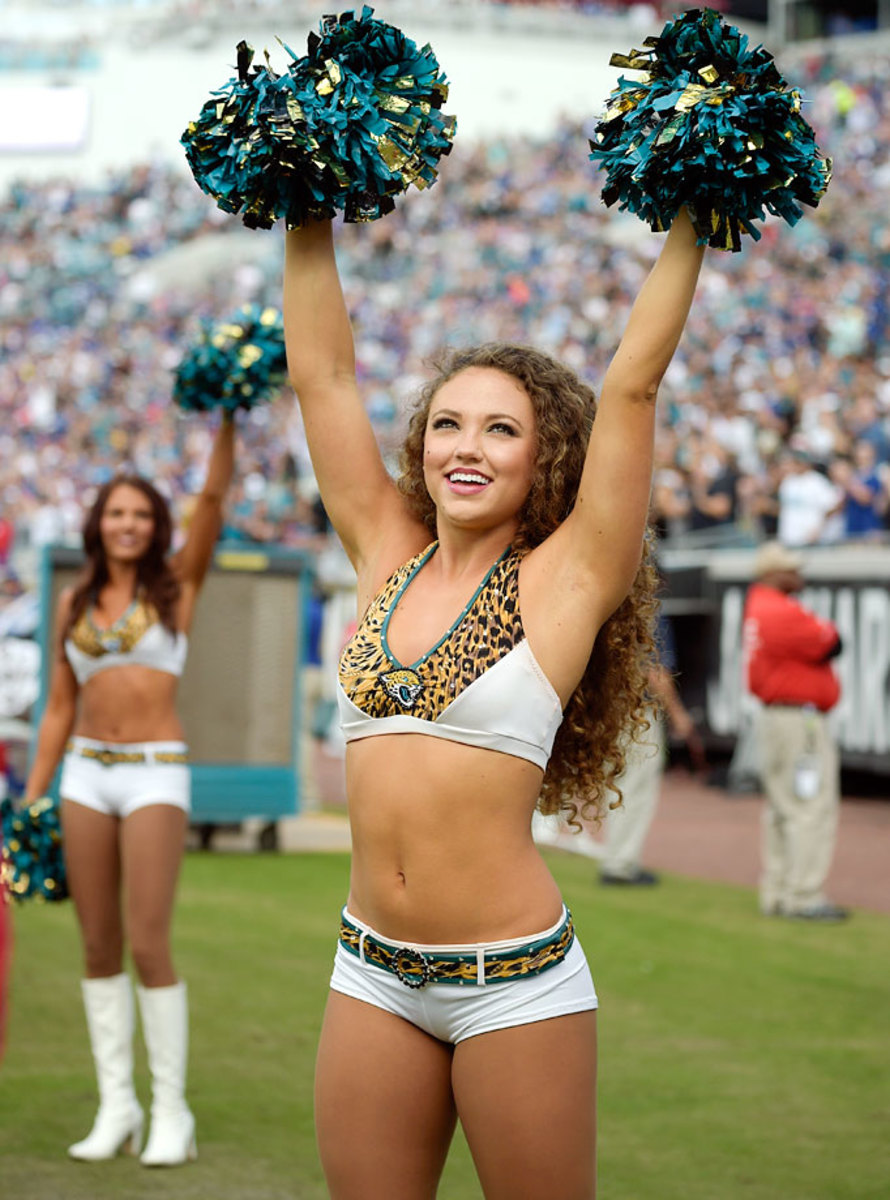 Jacksonville-Jaguars-The-Roar-cheerleaders-AP417920643229_1.jpg