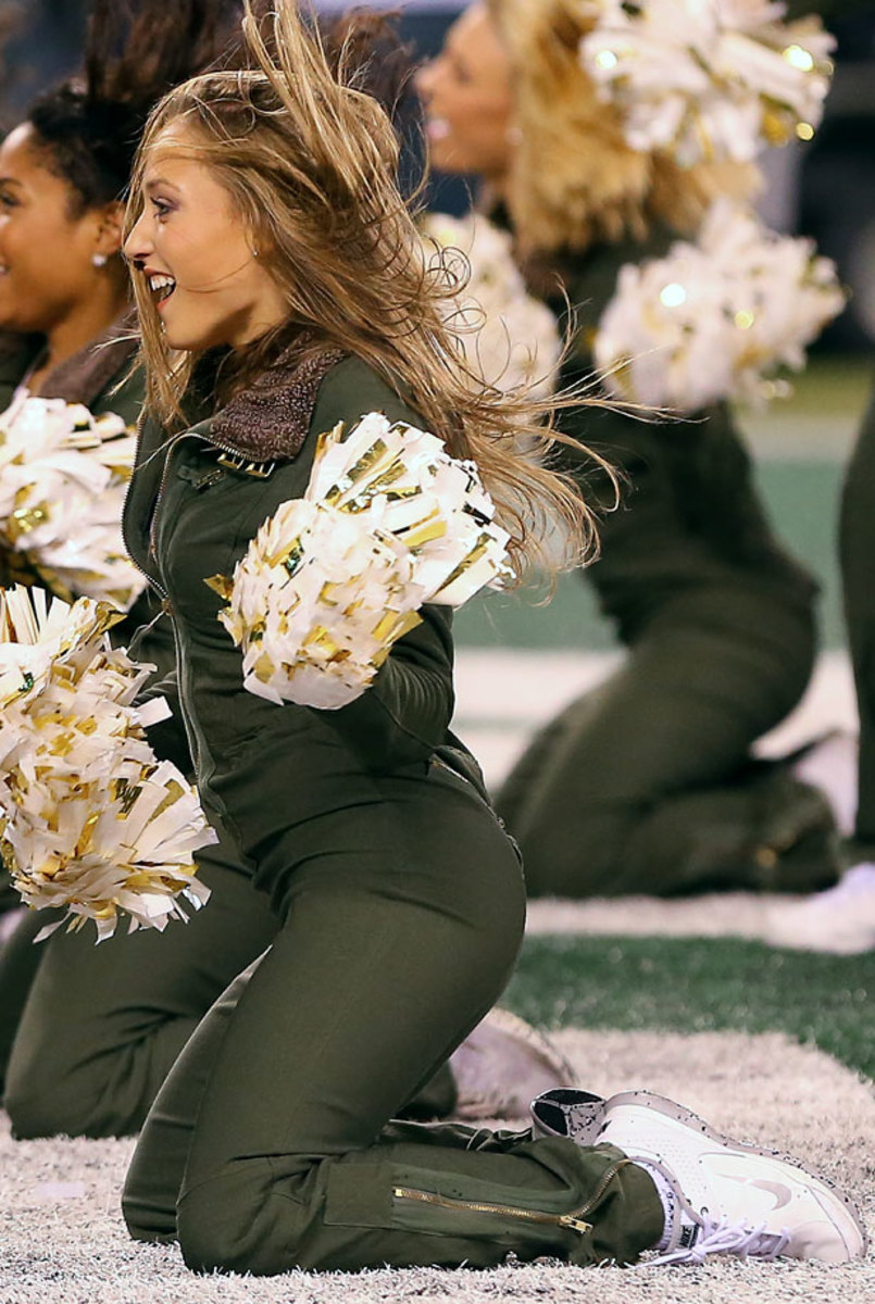 New-York-Jets-Flight-Crew-cheerleaders-CGV_120114034_Dolphins_Jets.jpg
