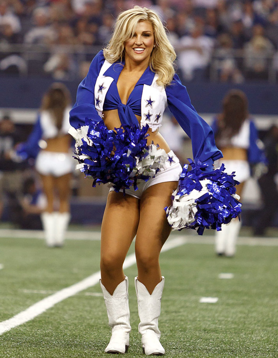 Dallas-Cowboys-cheerleaders-CEY1411271325_EAGLES_AT_COWBOYS.jpg