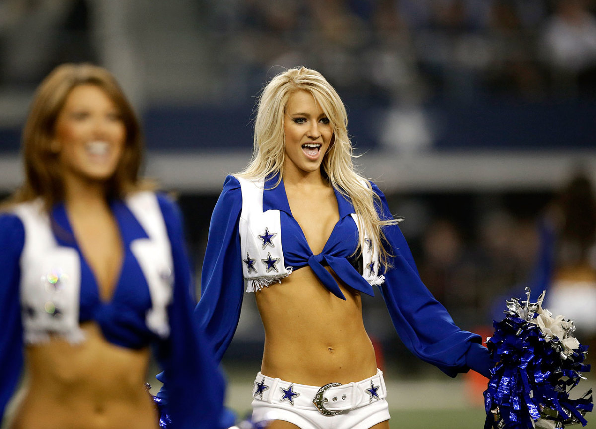 Dallas-Cowboys-cheerleaders-AP983766805787_5.jpg
