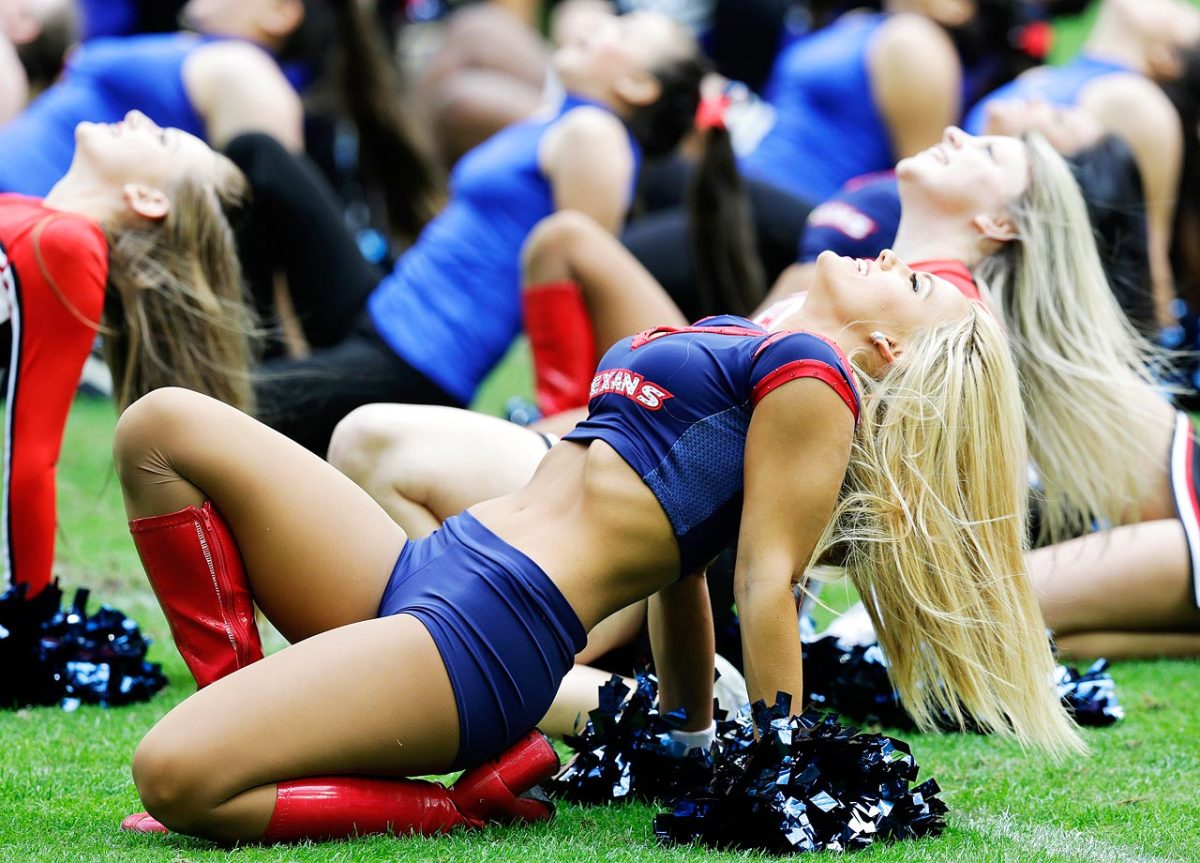 Houston-Texans-cheerleaders-AP40909096690_12.jpg