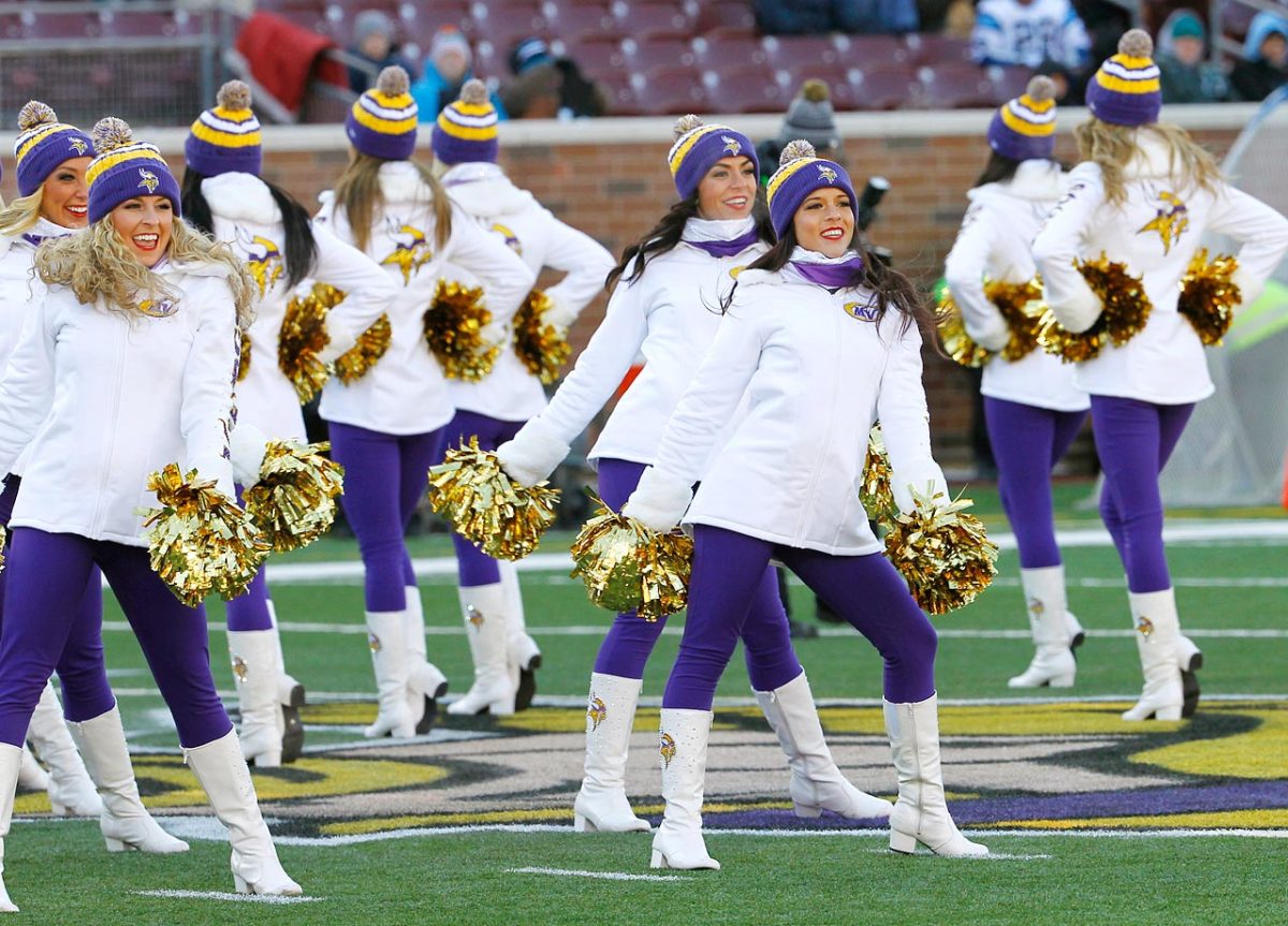 Minnesota-Vikings-cheerleaders-AP982632297315_0.jpg