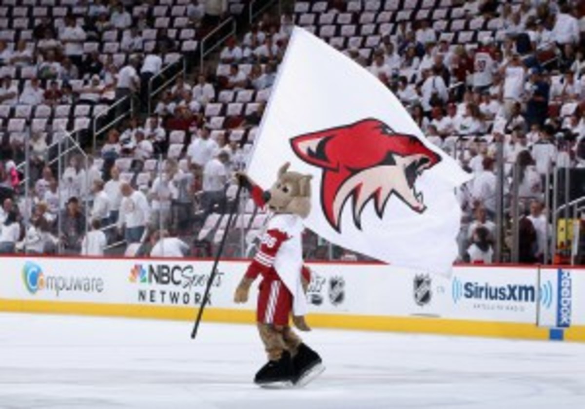 Phoenix Coyotes fans shop for jerseys before the Coyotes game