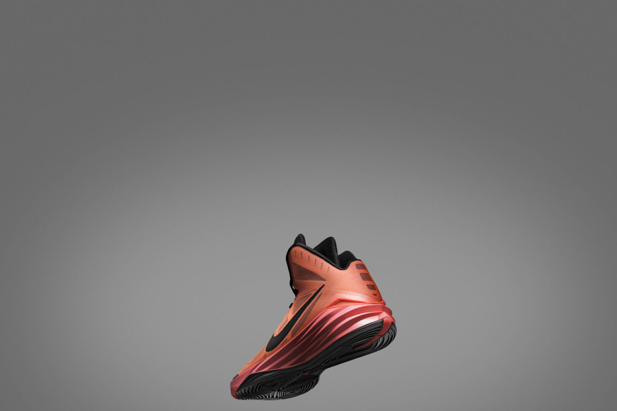 Fa14_SNP_BB_Lunar_Hyperdunk_Front_Angle_001_30650.jpg