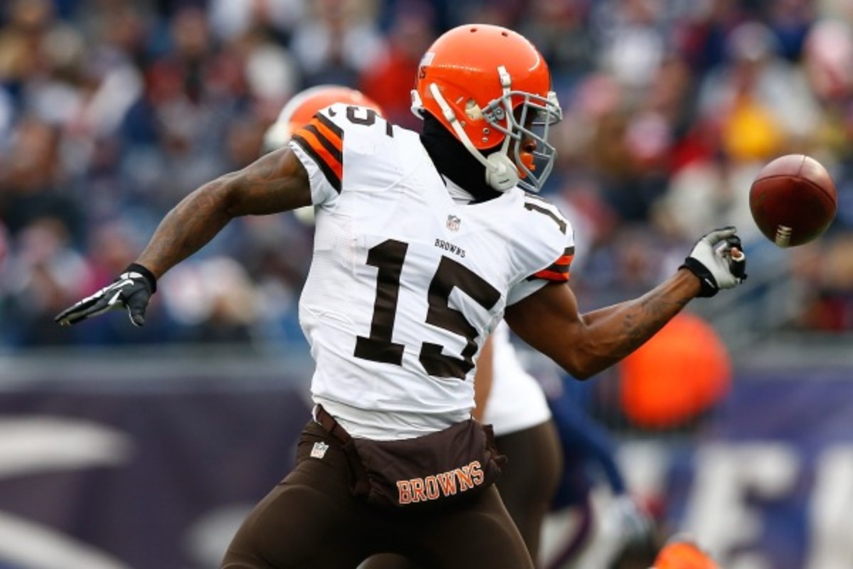 Browns cut troubled wide receiver Davone Bess - Sports Illustrated