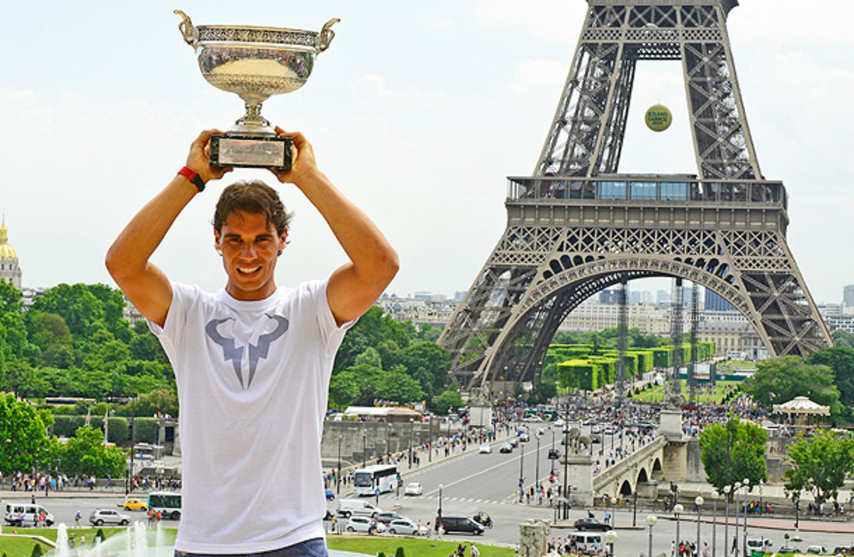 PHOTOS: Rafael Nadal poses with his trophy in Paris – Rafael Nadal Fans