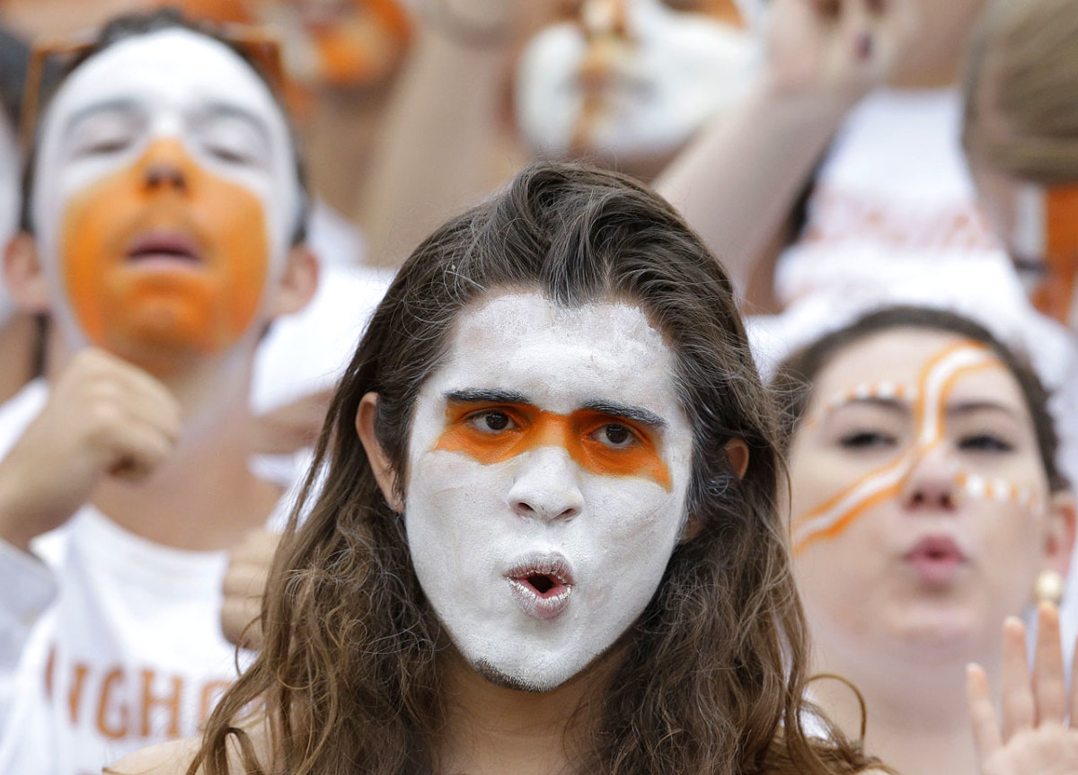 Texas-fans-39b9f6970b14415684a5d6a19e7cfcbc-0.jpg