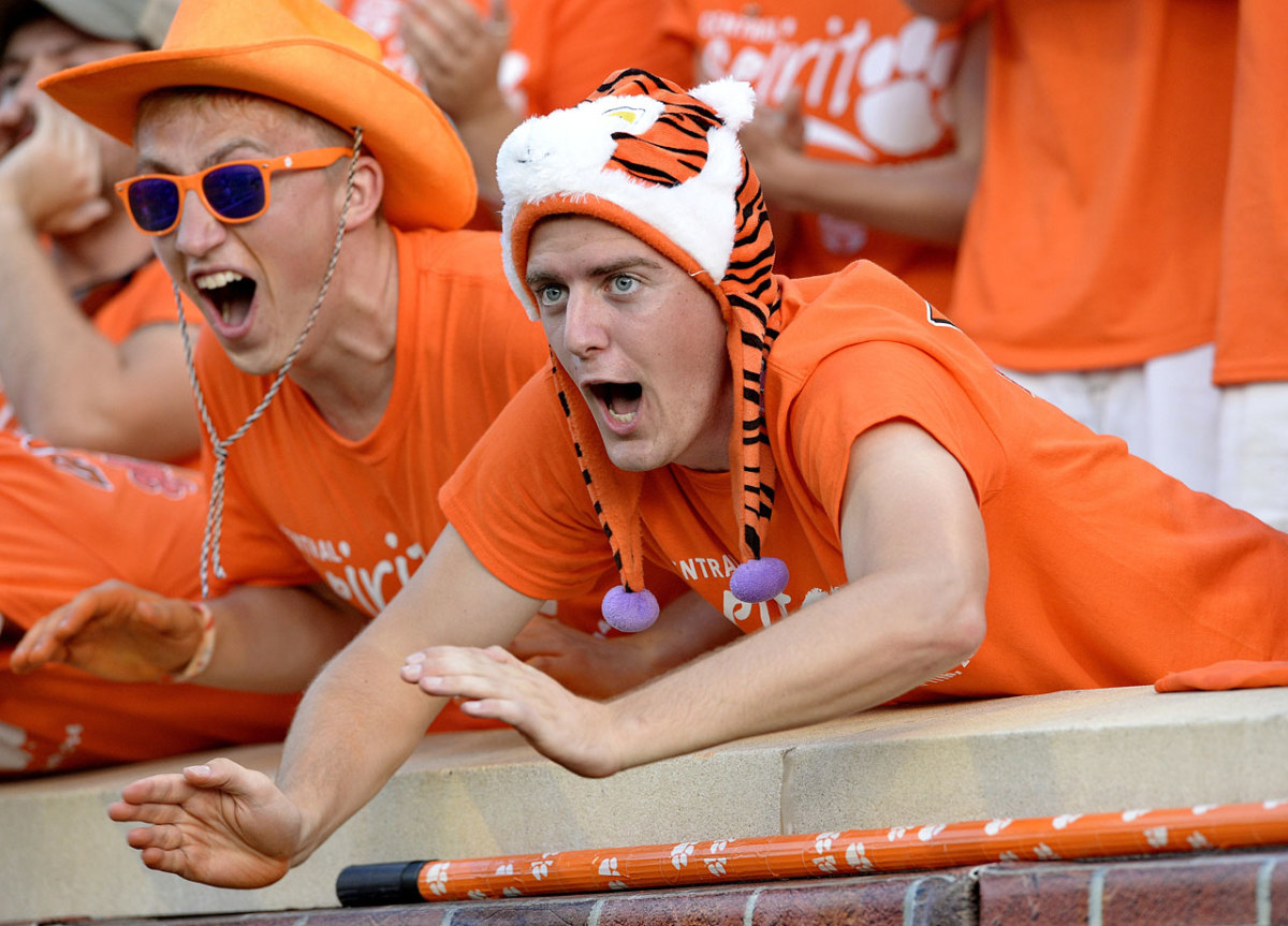 Clemson-fans-265a3f69e5724f5ca9b608c83f5babad-0.jpg